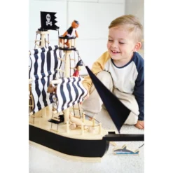 Small Foot Bateau De Pirates 22 Small Foot Bateau De Pirates -Magasin De Jouets En Bois bateau de pirates bois 2
