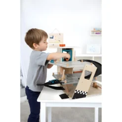 Small Foot Garage à Voitures -Magasin De Jouets En Bois garage a voitures bois 2