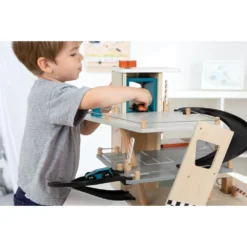 Small Foot Garage à Voitures -Magasin De Jouets En Bois garage a voitures bois 4