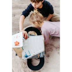 Small Foot Garage à Voitures -Magasin De Jouets En Bois garage a voitures bois 5